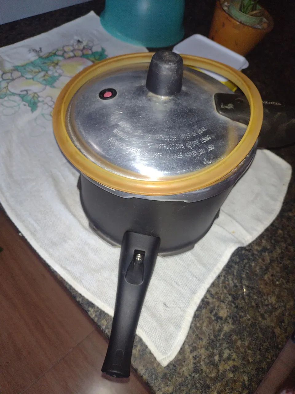 Panela de pressão Tramontina 