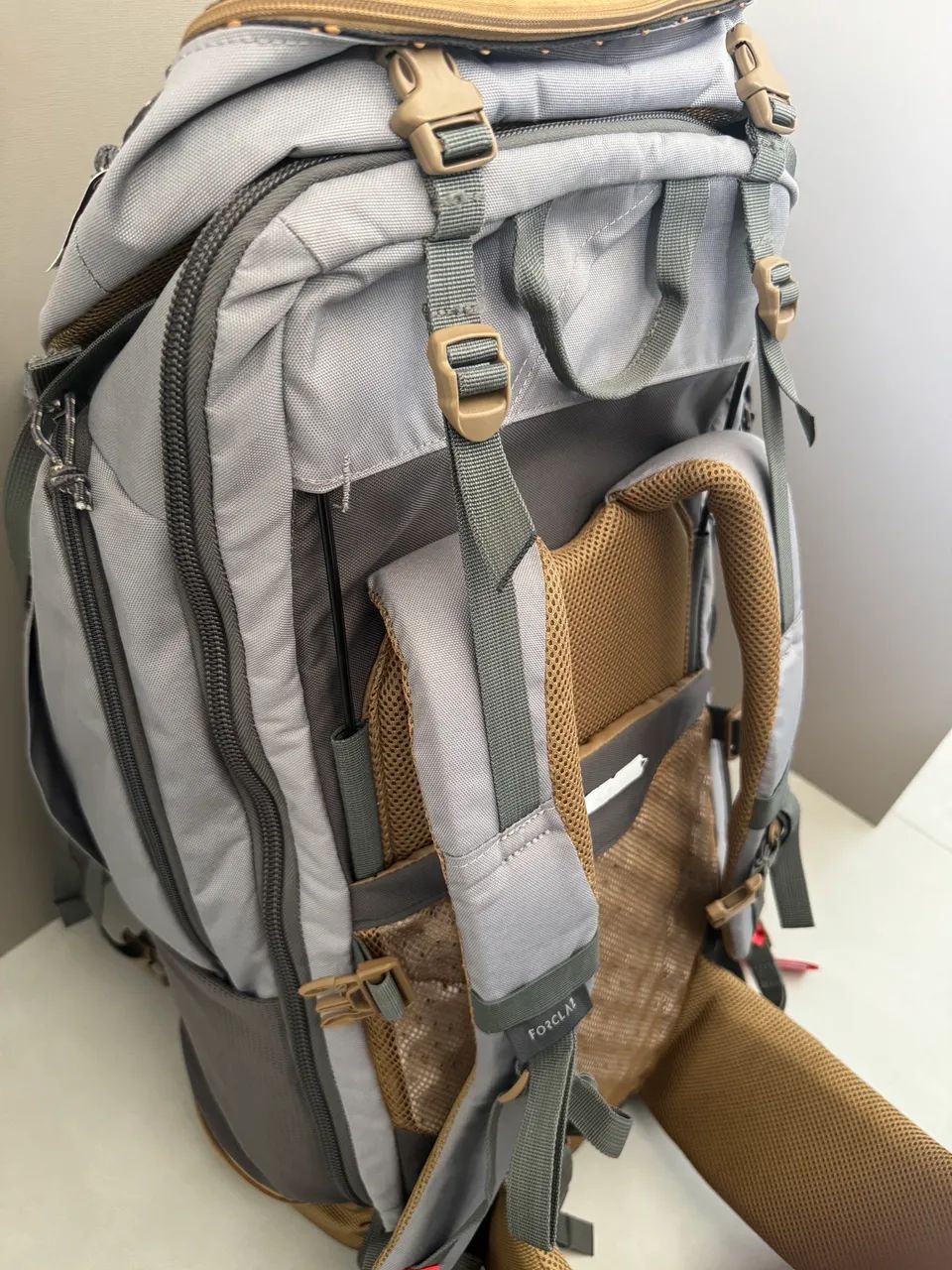 Mochila Para Viagem Travel 500 70 Litros Quechua Cor Cinza - Foto 3