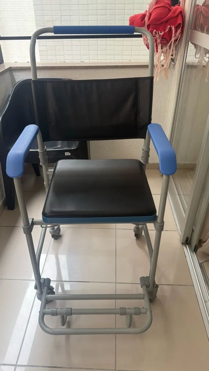 Cadeira de Higiene sem Uso 