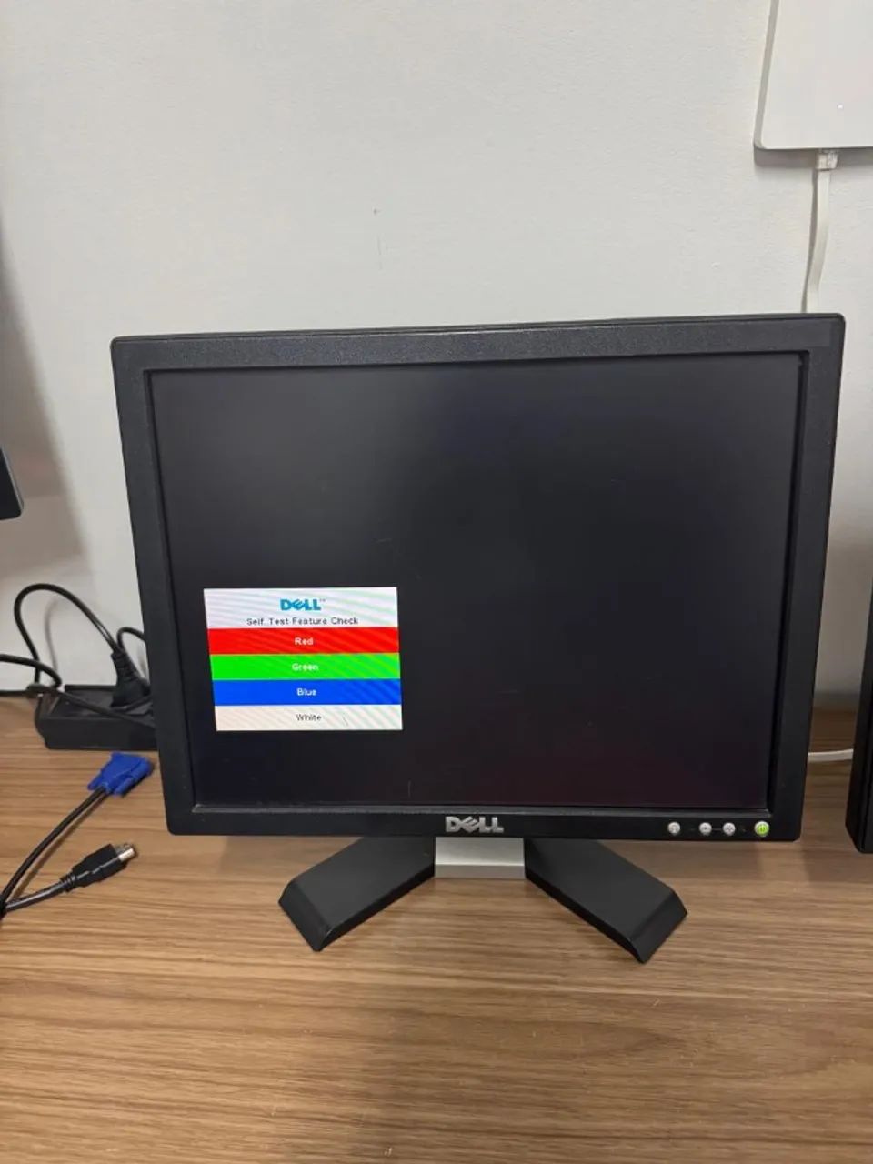 4 monitores Dell  - Foto 3