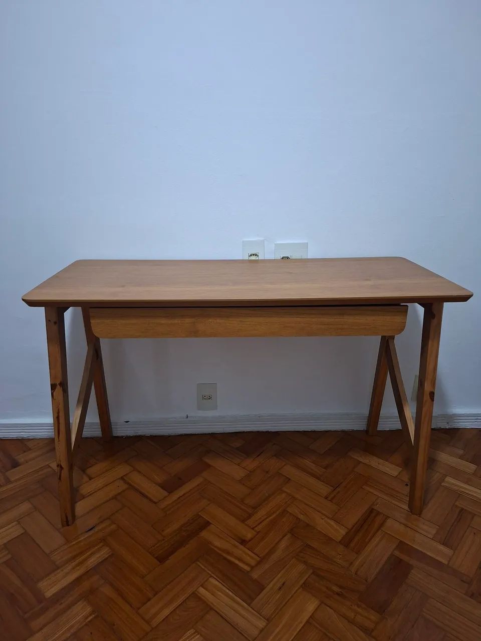 Escrivaninha Madeira Maciça com cadeira - Foto 2