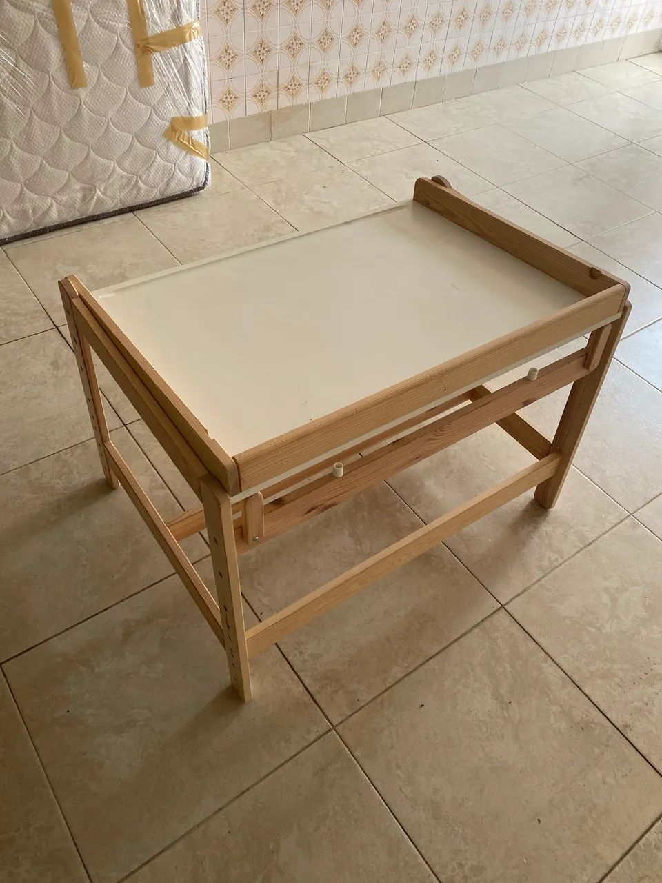 Mesa - escrivaninha de madeira -nova 