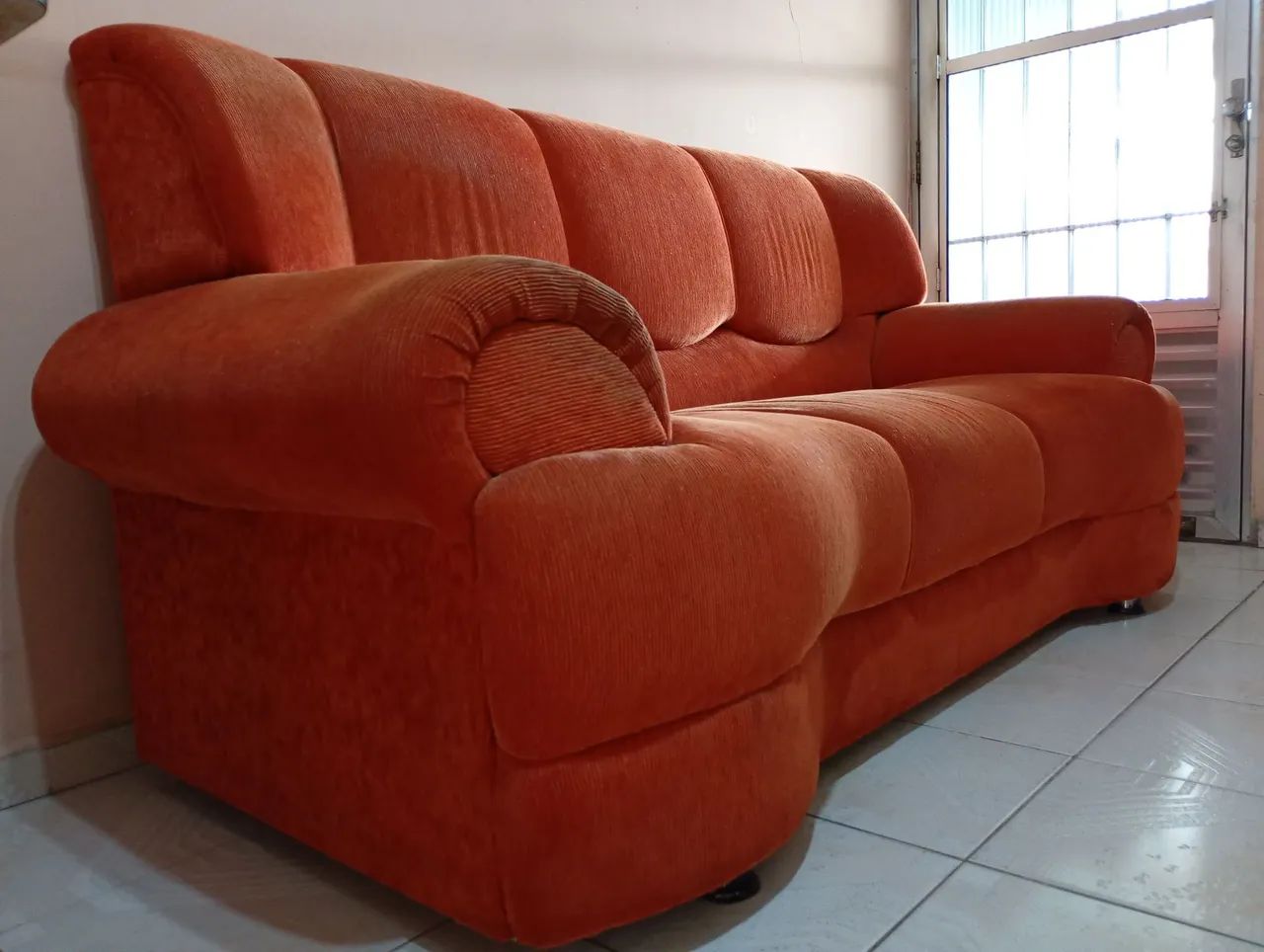 Um bom Sofá de Veludo, 3 lugares - Foto 2