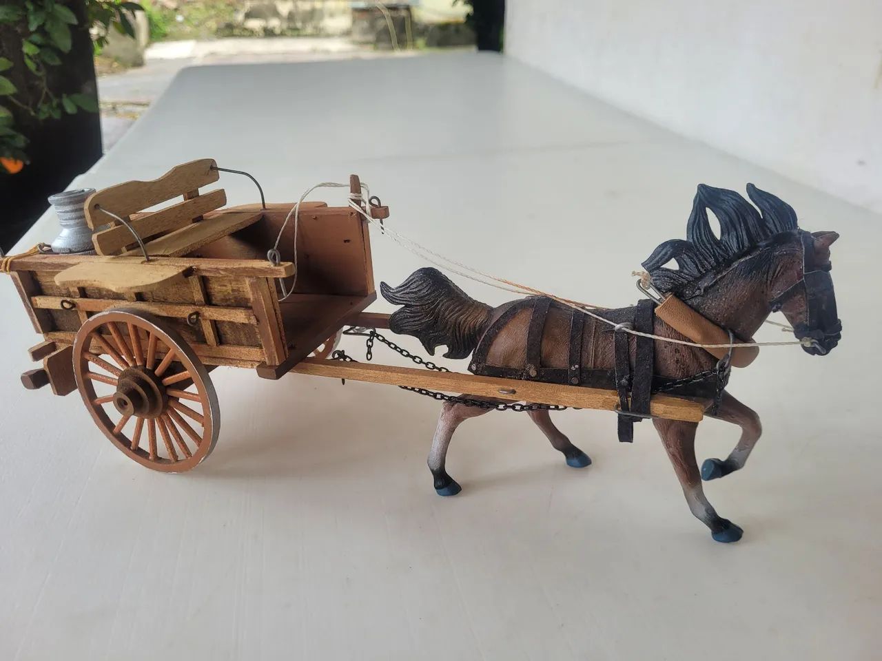 Miniatura de charrete artesanal