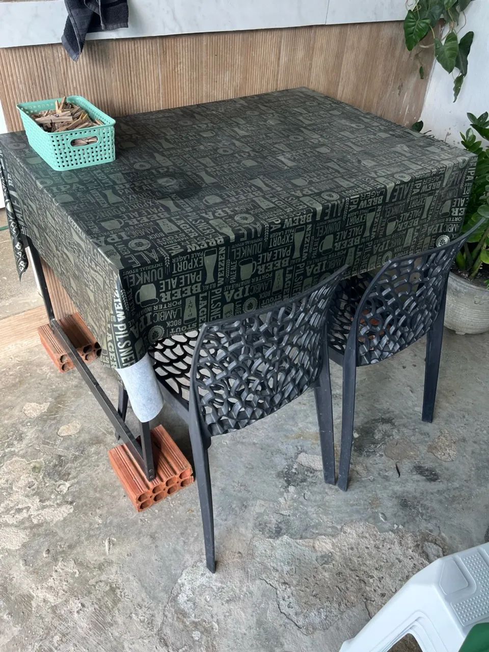 Mesa com 4 cadeiras 