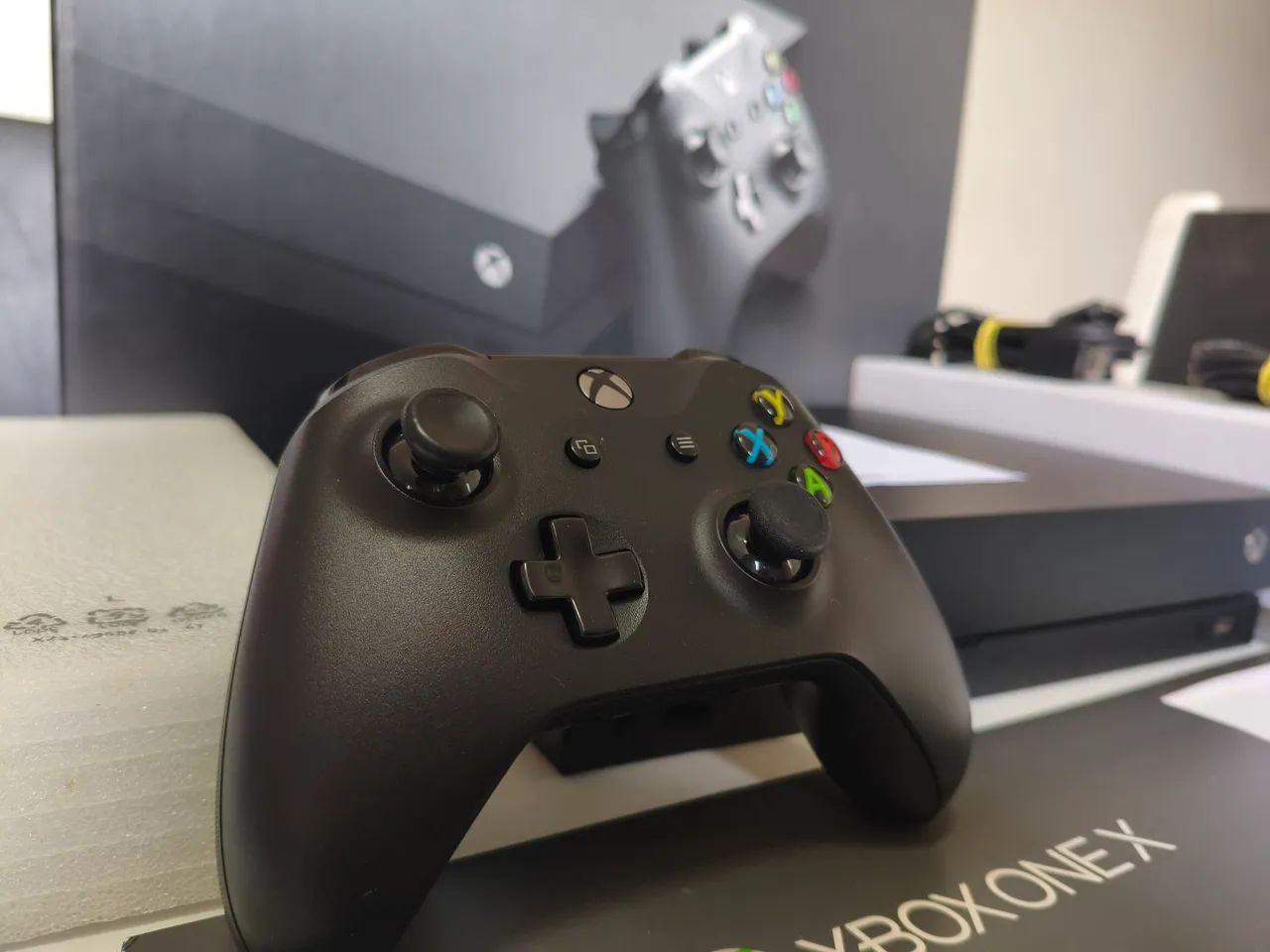 Xbox One X HDR 1TB 4K - Foto 2