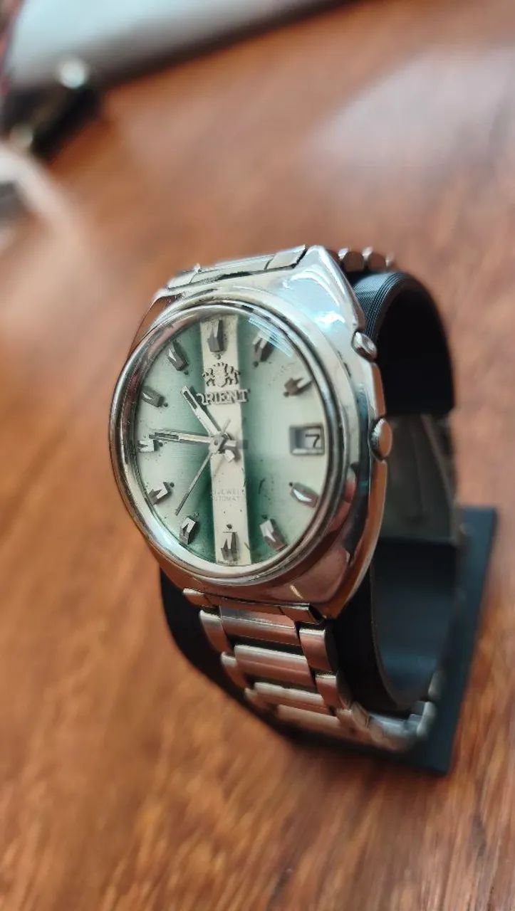 Relógio Orient Automático Vintage Prata com verde degradê e detalhe retangular no centro  - Foto 2