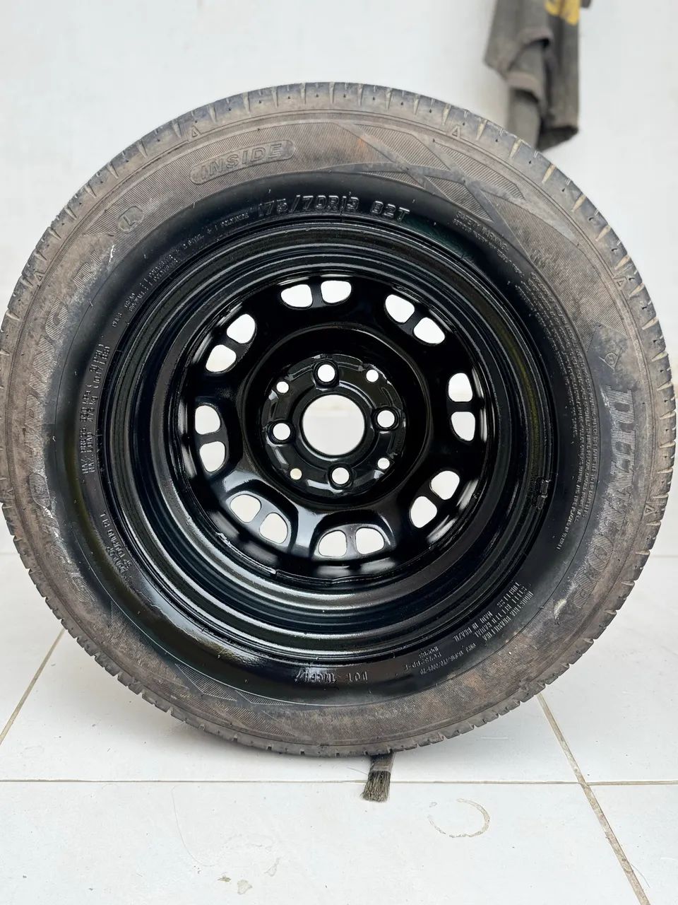 Roda com pneu novo 13