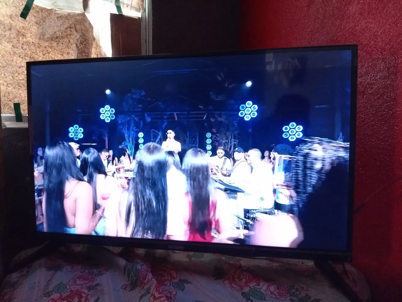 Vendo uma televisão 32 polegadas smart da marca aiwa apenas 3 meses de uso nova - Foto 2