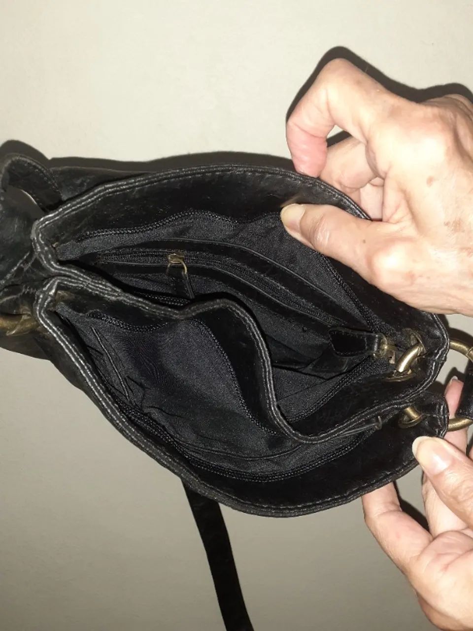 Bolsa transversal feminina de couro legítimo + brinde - Foto 4