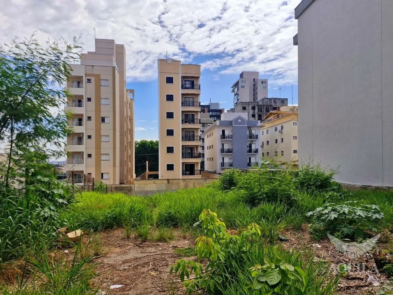 TERRENO COM 560 m² NO PARQUE CAMPOLIM - SOROCABA