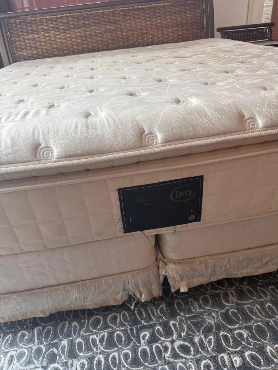 Cama box super king com cabeceira e 02 mesas acessórias  - Foto 3