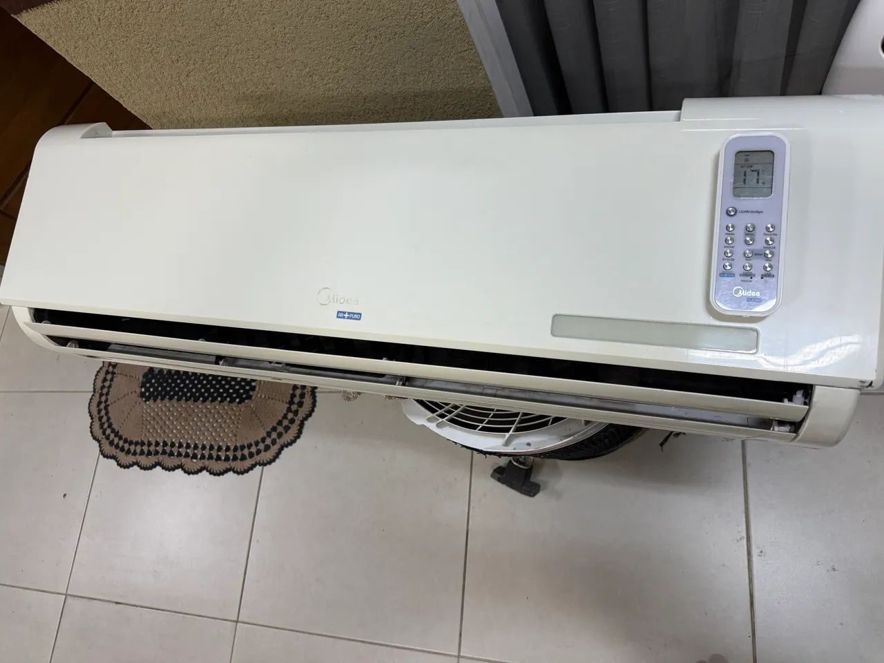 ? AR-CONDICIONADO MIDEA 30.000 BTUs ? FUNCIONANDO PERFEITAMENTE! com controle 