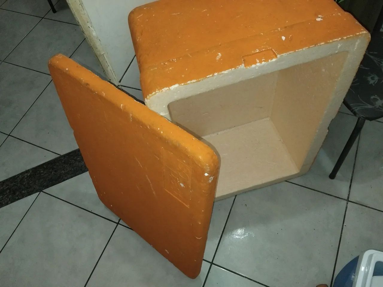 Vende-se caixa térmica de 34l e isopor 100l  - Foto 2