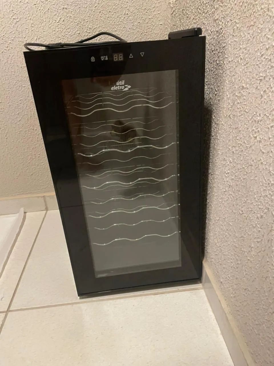 Adega 18 garrafas
