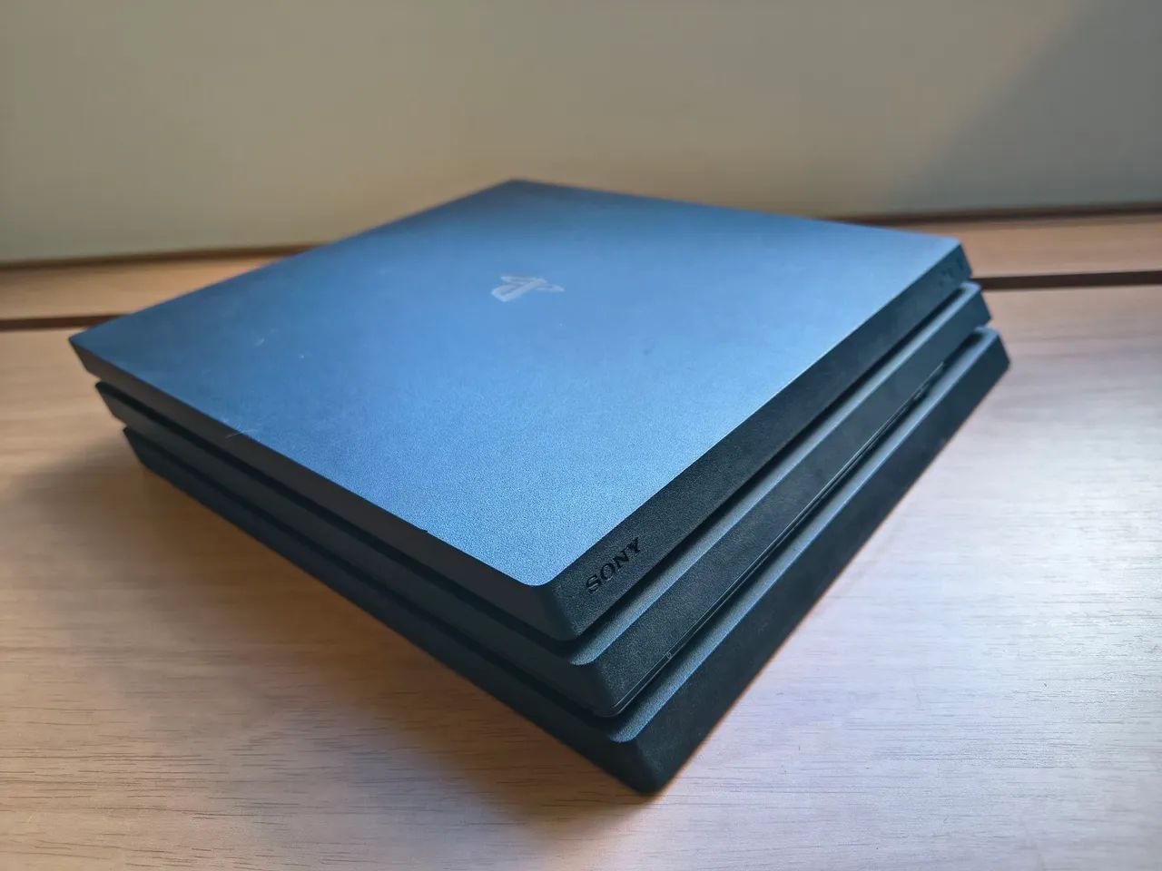 PS4 Pro + 2 controles + cabos (HDMI, força e USB) - Foto 2