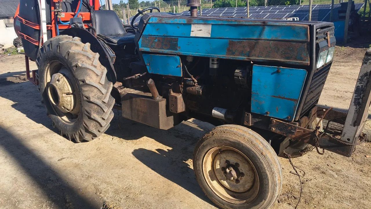 Trator 785 cafeeiro 4x2