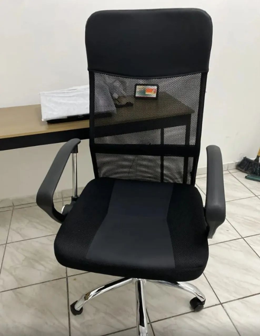 Cadeira de Escritório Ergonômica de Couro Sintético (Nova na Caixa) - Foto 2
