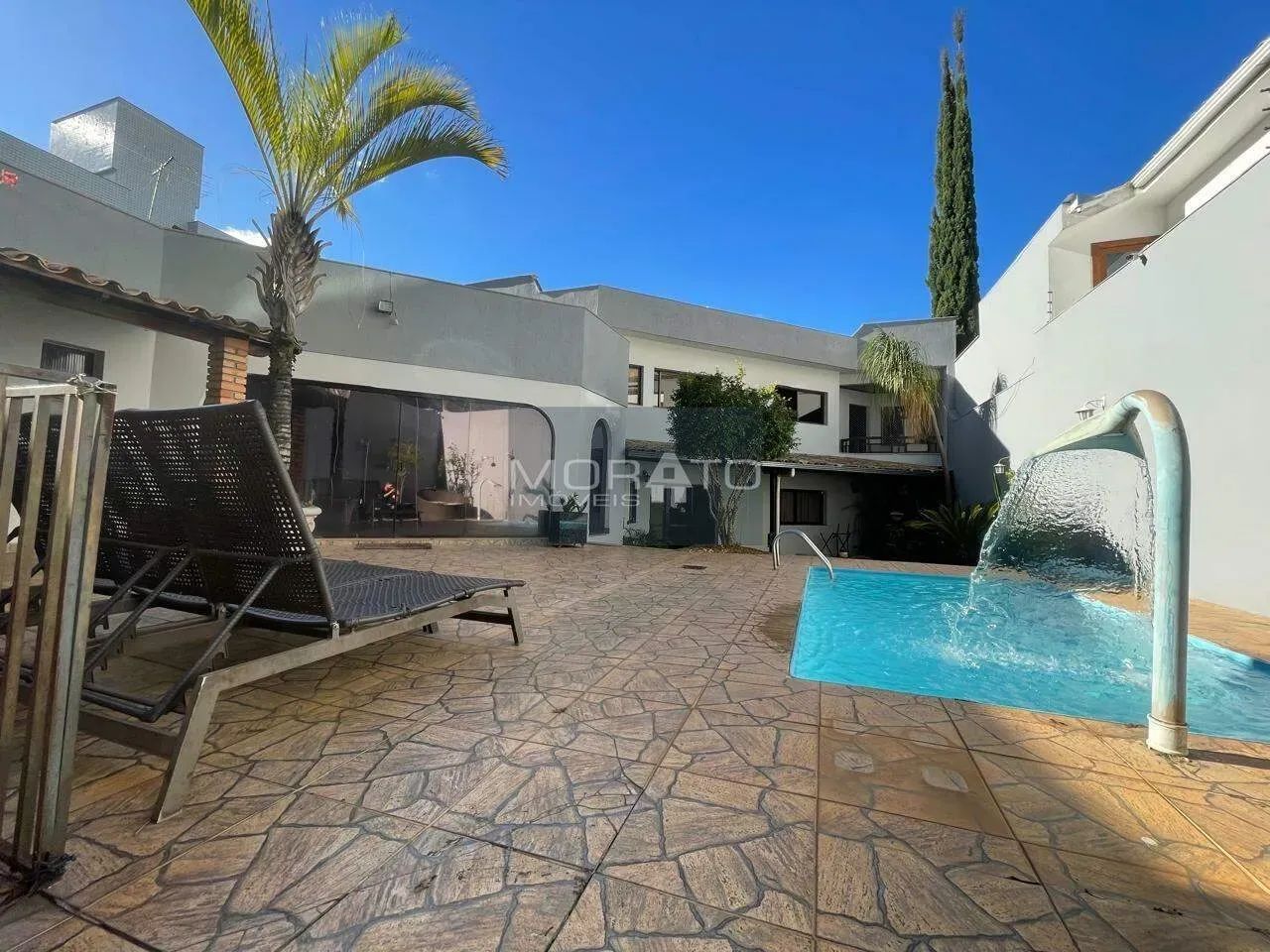 Casa com 4 quartos sendo 2 suítes com 4 vagas de garagem no Castelo. - Foto 2
