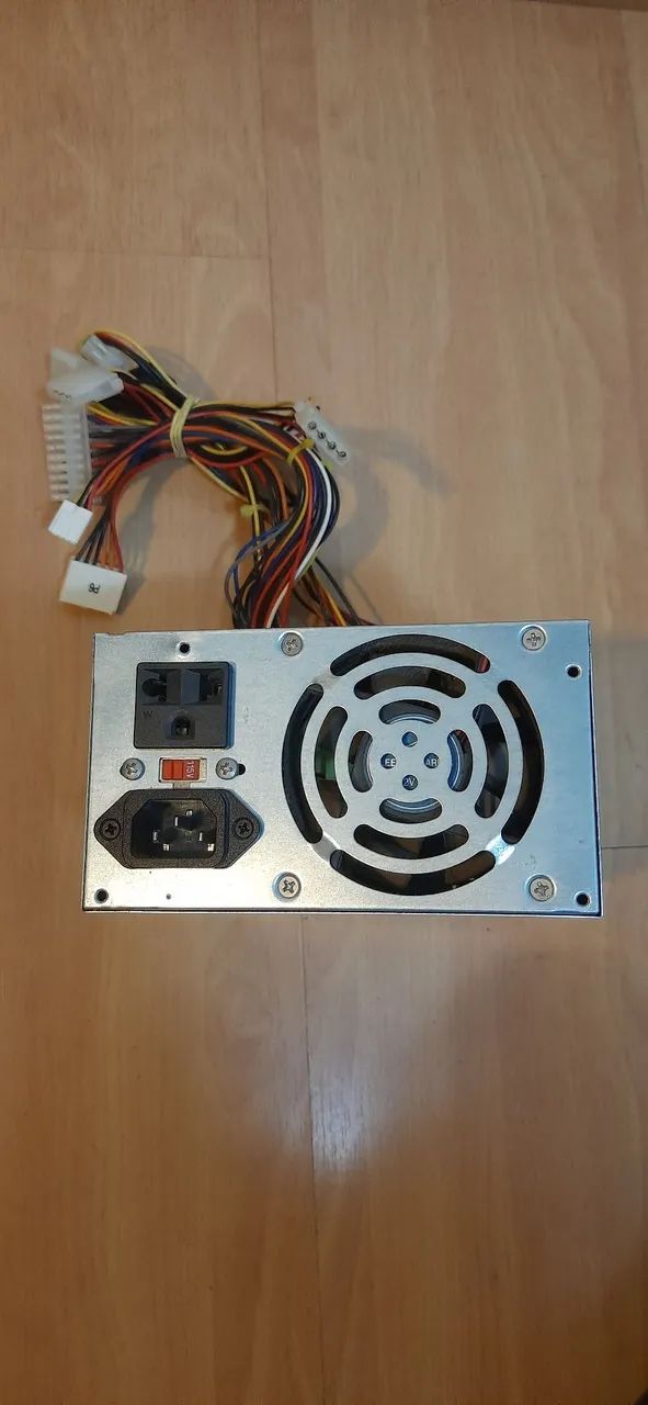 Fonte de computador Fan Hung LC-B300 ATX
