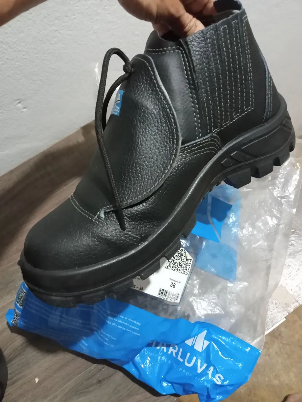 Vendo botina de couro número 39 - Foto 2