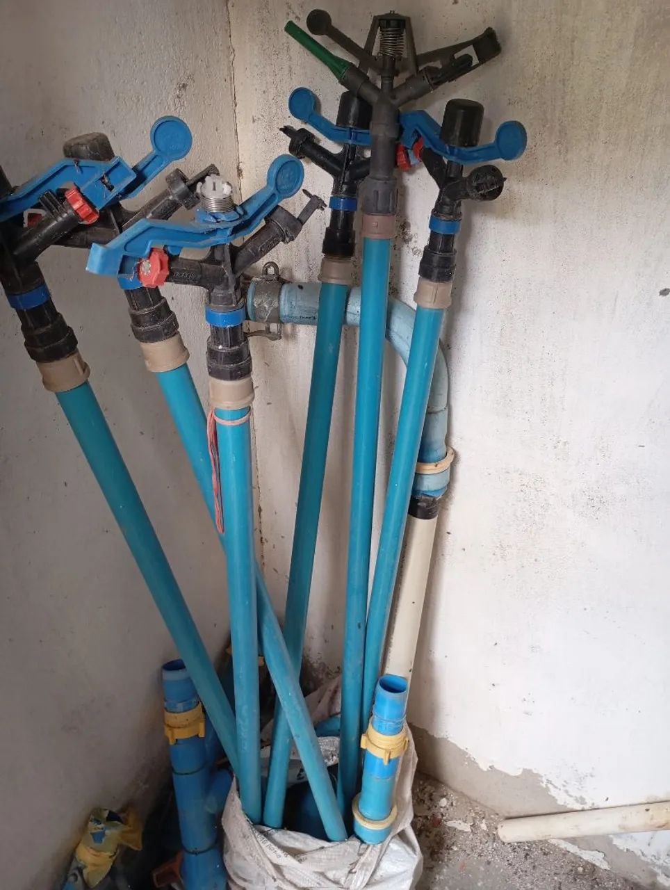 Motor para irrigação com canos e aspecores  - Foto 5