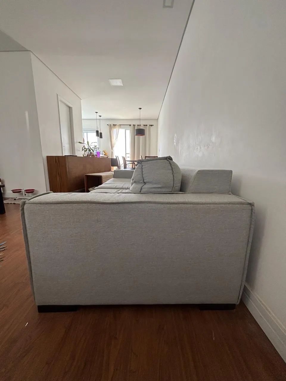 Sofá 4/5 Lugares Cinza Claro Estilo Living Moderno - Excelente Estado - Foto 3