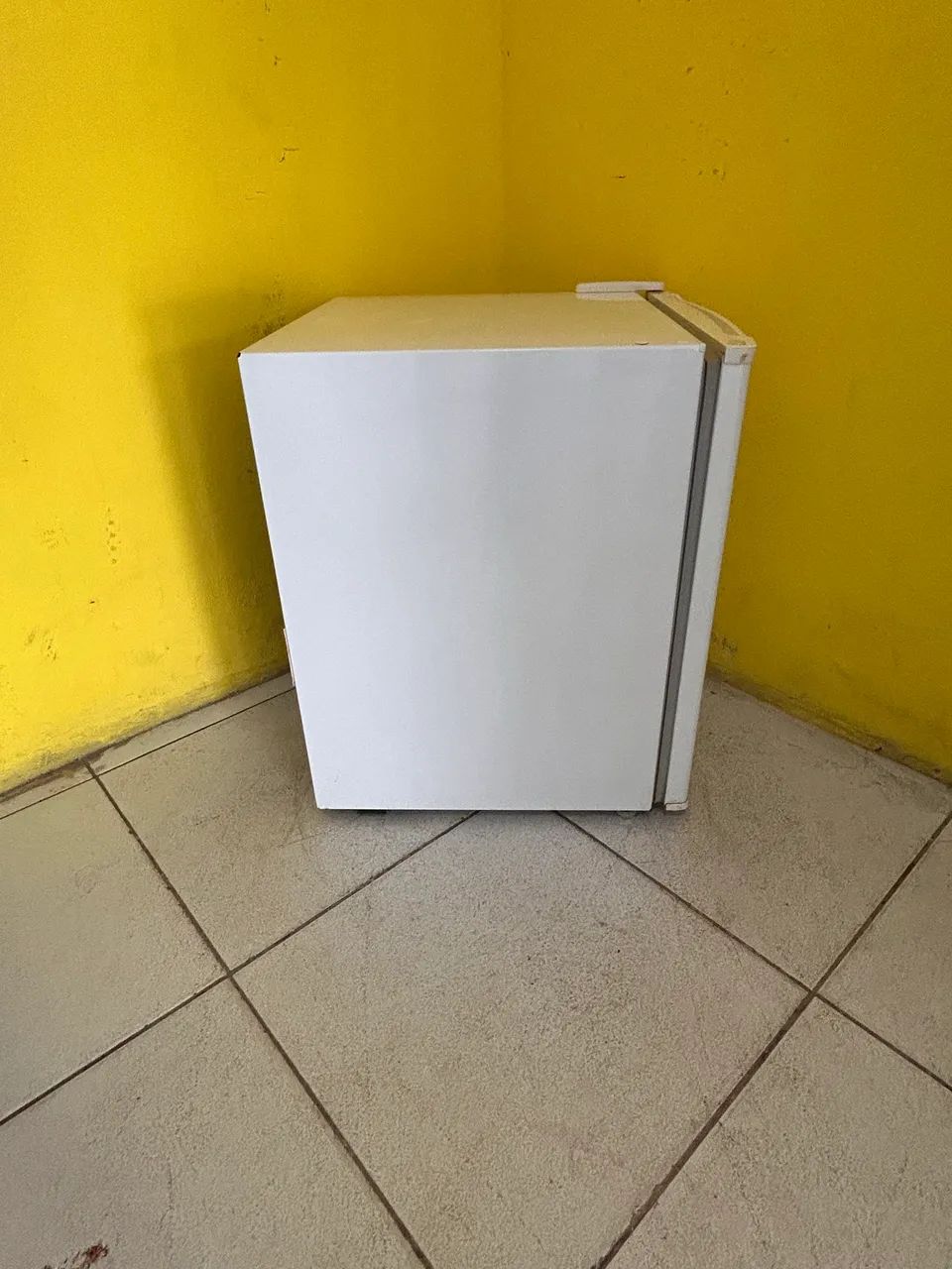Frigobar Electrolux 80 Litros  - Foto 3