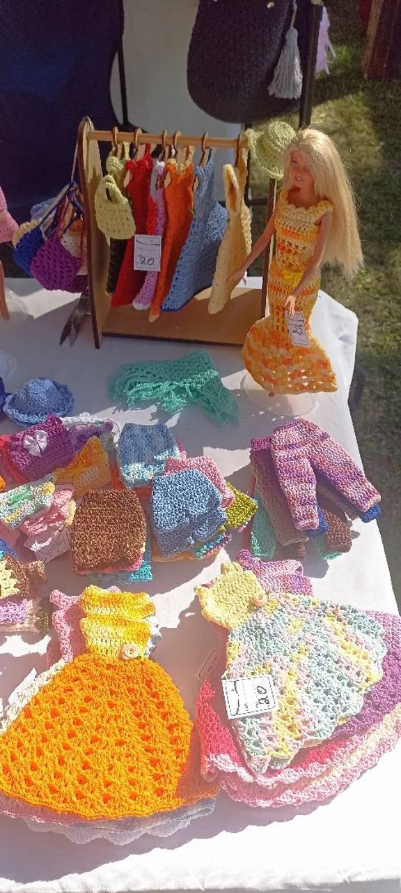 Roupas e acessórios em crochê para Barbie - Foto 4