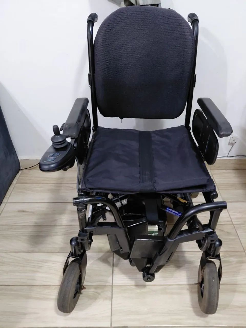 Cadeira de rodas motorizada 