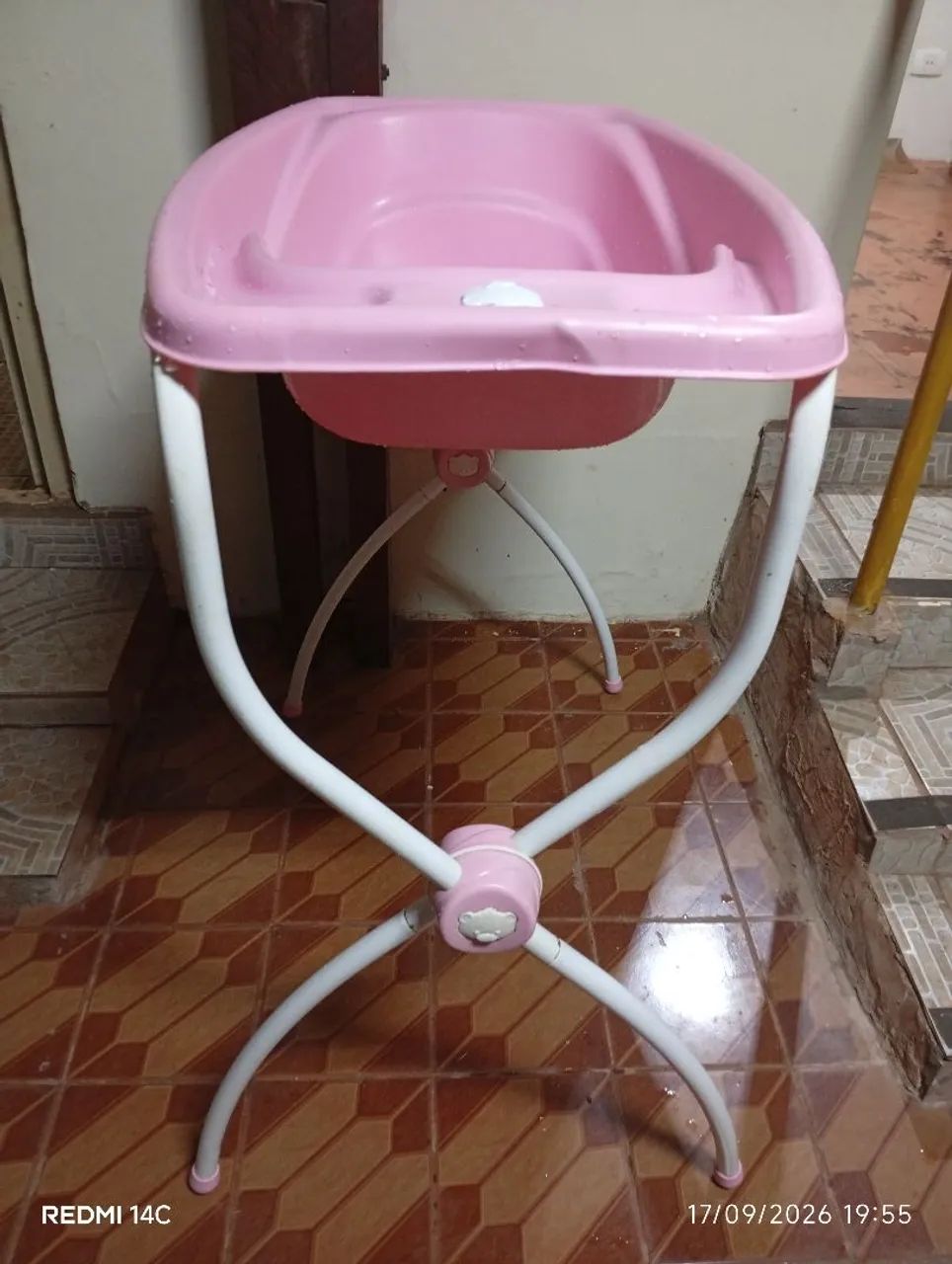 Banheira infantil com suporte. - Foto 4
