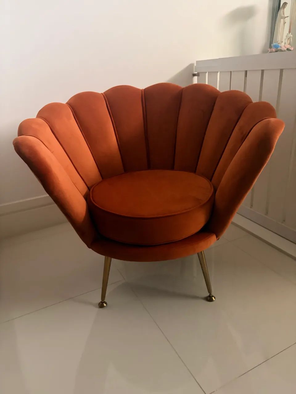 Poltrona em Veludo Pétala laranja 
