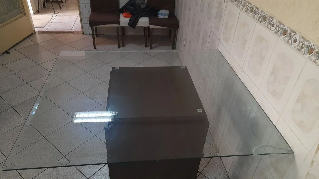 Mesa com Tampo de Vidro e 4 cadeiras - Foto 4