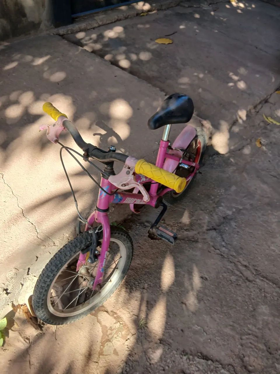 Vende-se bicicleta aro 16 infantil na cor rosa  - Foto 3
