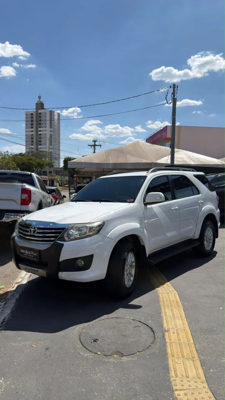Toyota Hilux SW4 SR 4X2 2.7/ 2.7 Flex 16V Aut. 2014 2014