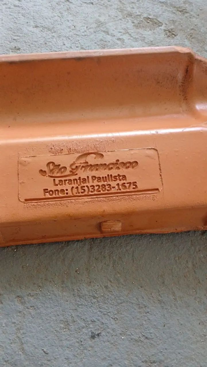 Telha portuguesa, seminova  3.000 , vendo por $1,50 a unidade ou $4500,00 o lote a retirar