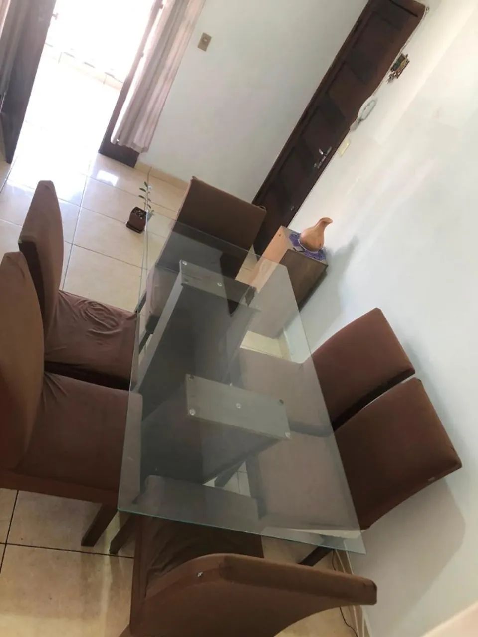 Mesa de vidro com 6 cadeiras em bom estado de conservação! - Foto 3