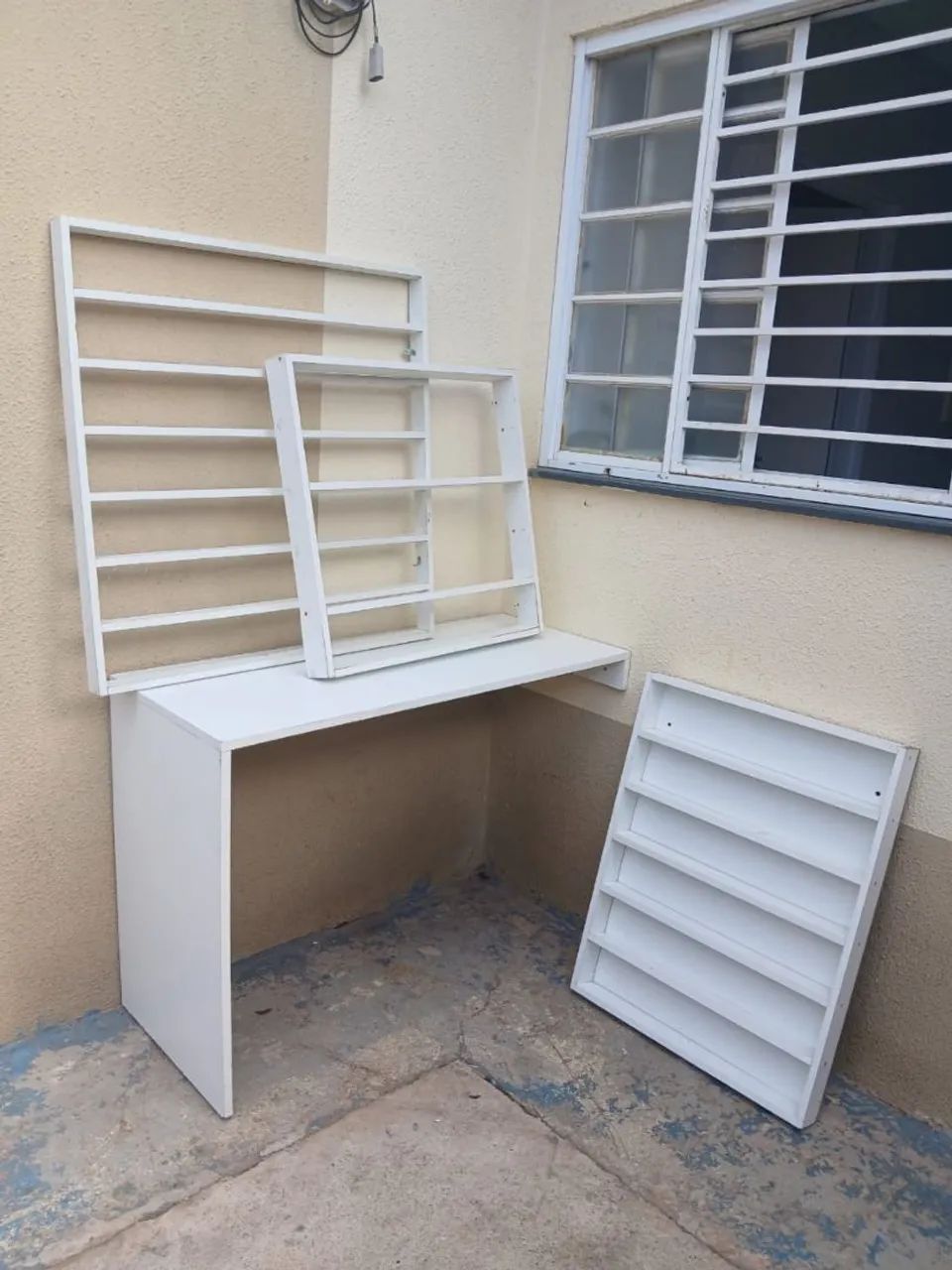 CONJUNTO ESMALTEIRA +MESA DE CANTO PARA MANICURE 