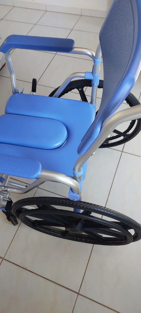? VENDO CADEIRA DE RODAS 2 EM 1 - NOVA! - Foto 4