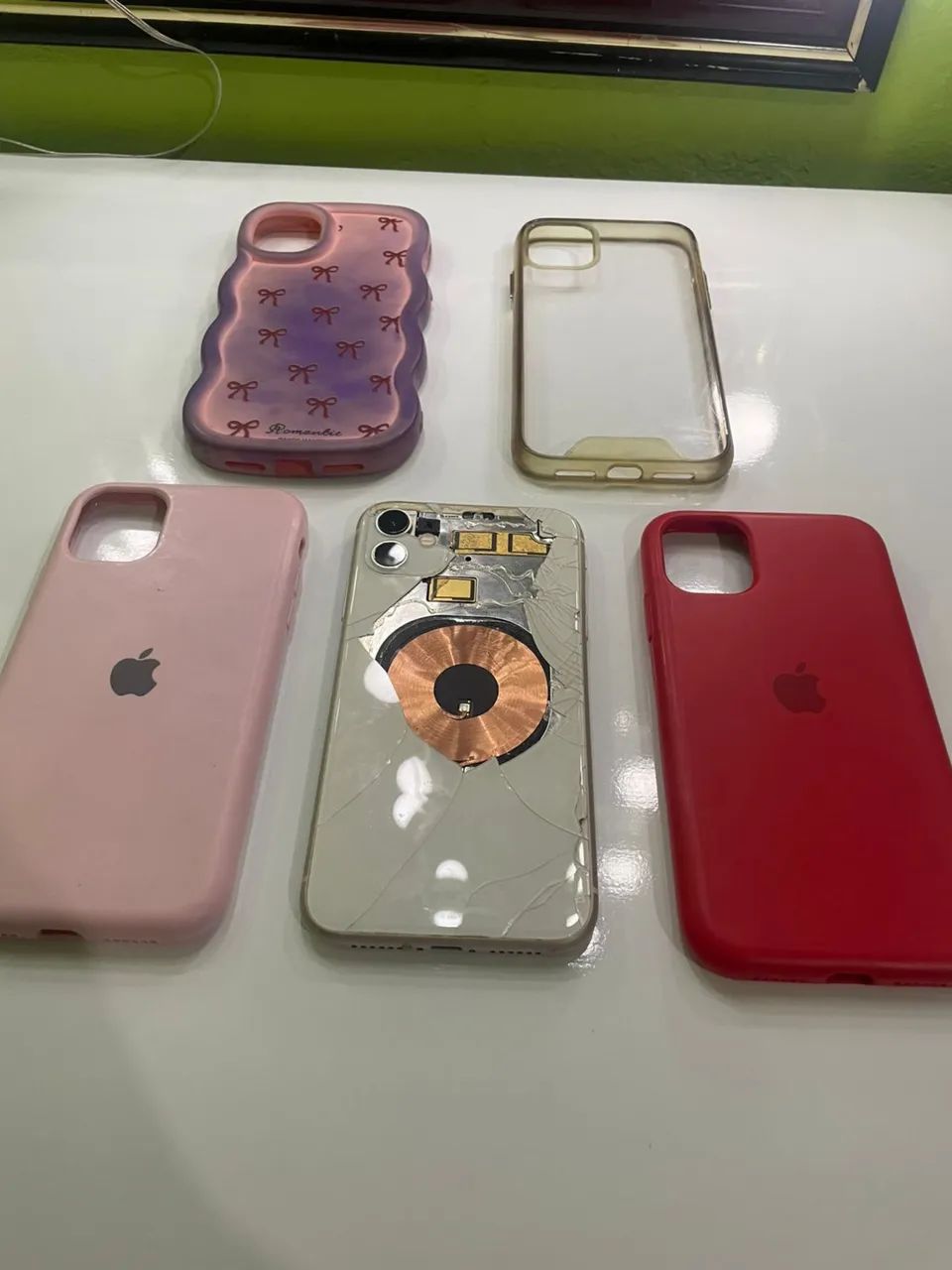 iPhone 11 usado com traseira quebrada.PREÇO NEGOCIÁVEL! - Foto 2