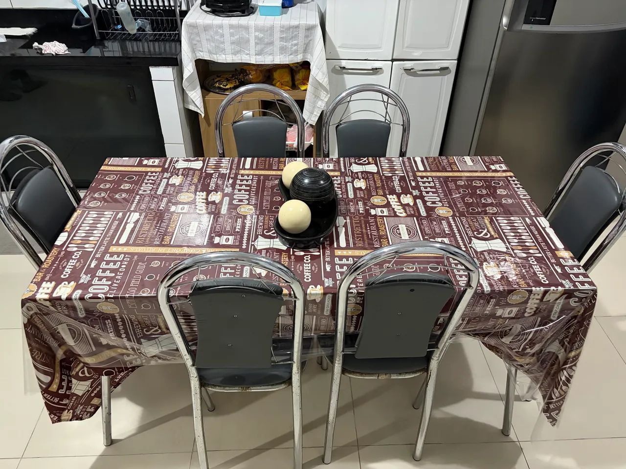 Mesa com kit de 6 cadeiras - Foto 2