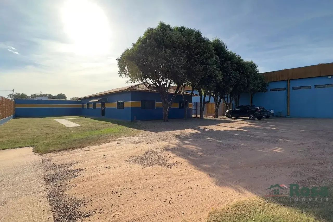 Amplo Prédio Comercial com 5 Galpões, Sala de Reuniões, Refeitório e estacioamento, no Dis - Foto 4