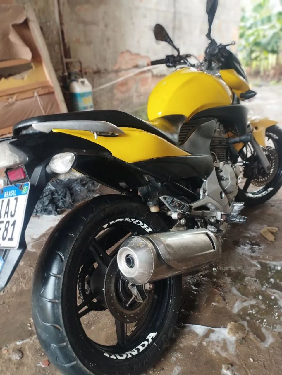 Vende se cb 300 2010