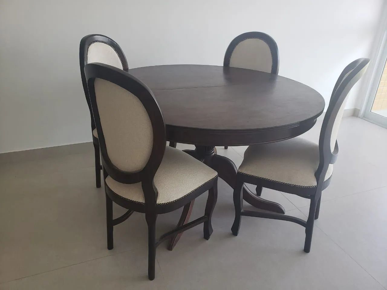 Mesa linda e novíssima 