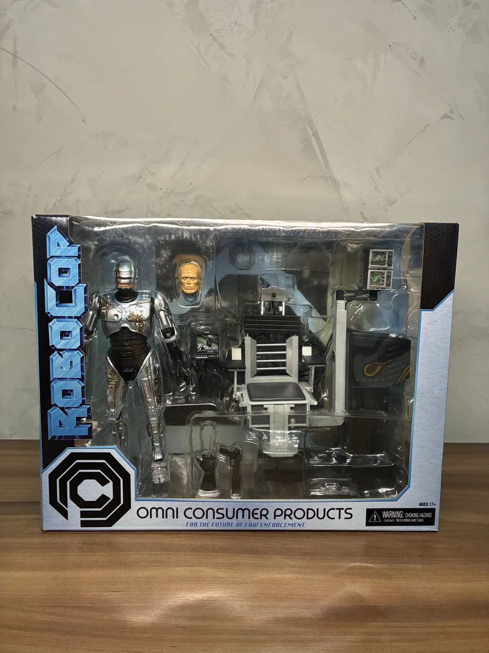 Ultimate Robocop with chair - Neca