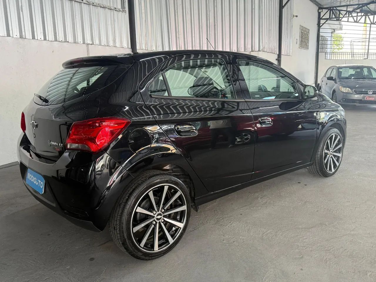 Chevrolet Onix Hatch LT 1.4 8V Flex Mec. 4P 2017 - Foto 3