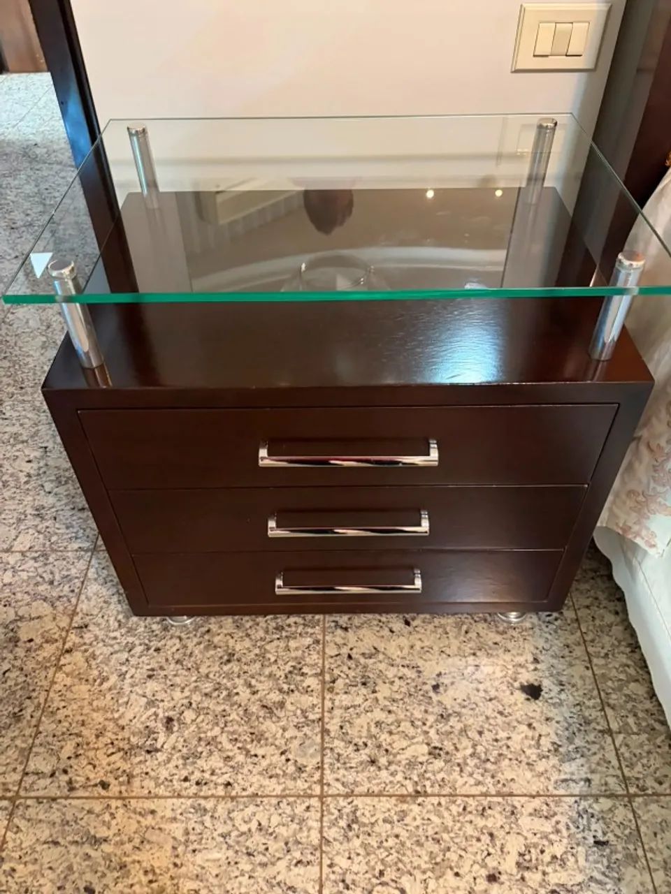 Criado-mudo / Mesa de cabeceira - Foto 2
