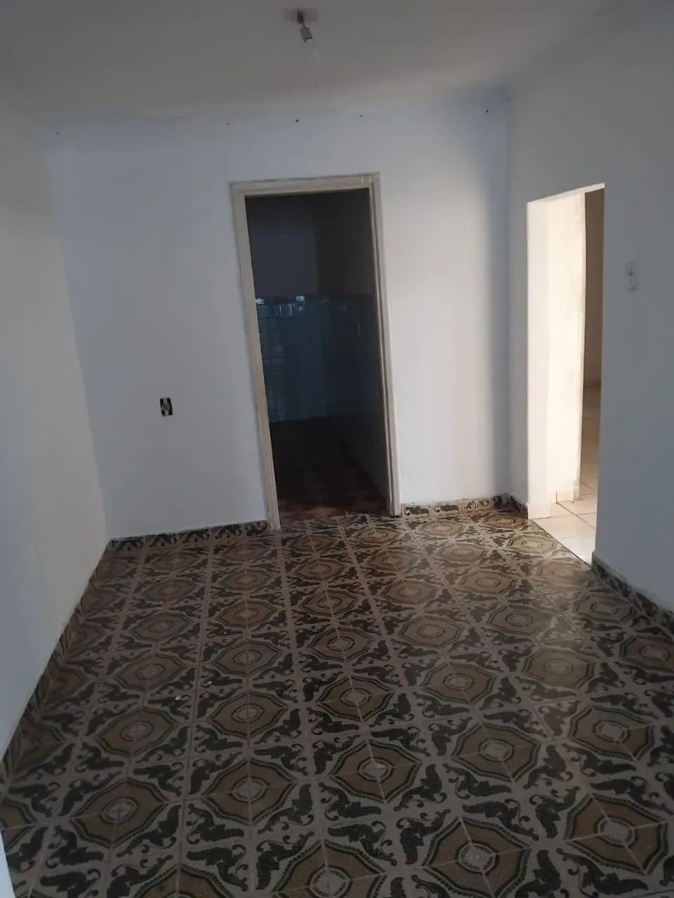 CASA COM 2 QUARTOS, 1 GARAGEM . SETOR CENTRO OESTE , UMA RUA ACIMA DA BERNADO SAYÃO - Foto 2