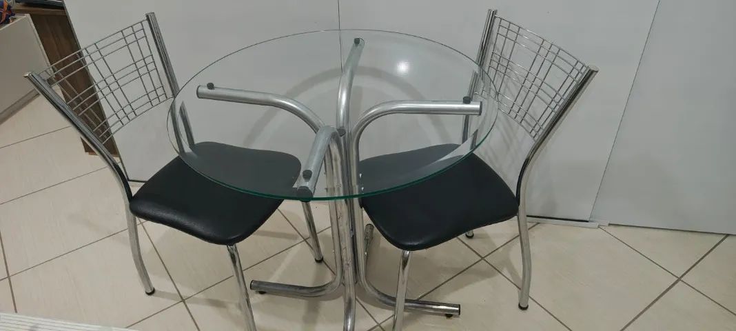 Mesa Redonda em Vidro + 2 Cadeiras - Cromada - Foto 3