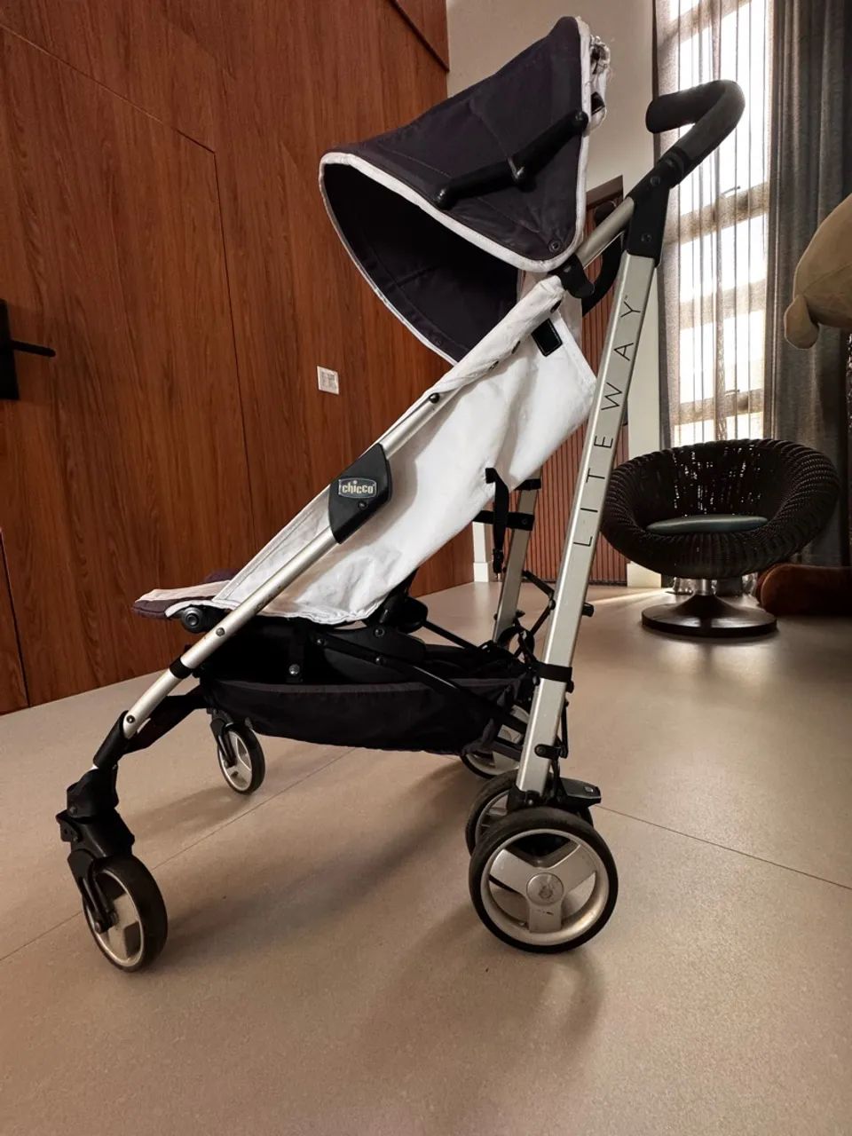 Carrinho de bebê da Chicco muito conservado  - Foto 3